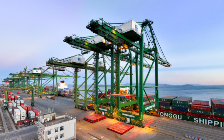 福清：“丝路海运”作业忙