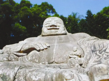 瑞岩山(全国最大的弥勒佛石像)