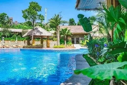 永鸿文化城（温泉，动物园，赛车）