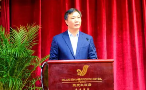 施文义：用商业与慈善促进玉融发展